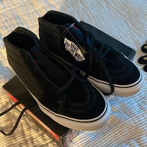 4Q Max Schaaf Vans shoes, NIB size 9